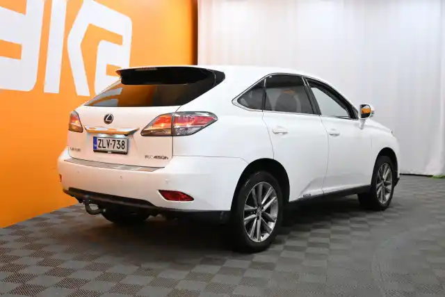 Valkoinen Maastoauto, Lexus RX – ZLV-738