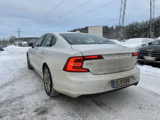 Valkoinen Sedan, Volvo S90 – ZLX-588