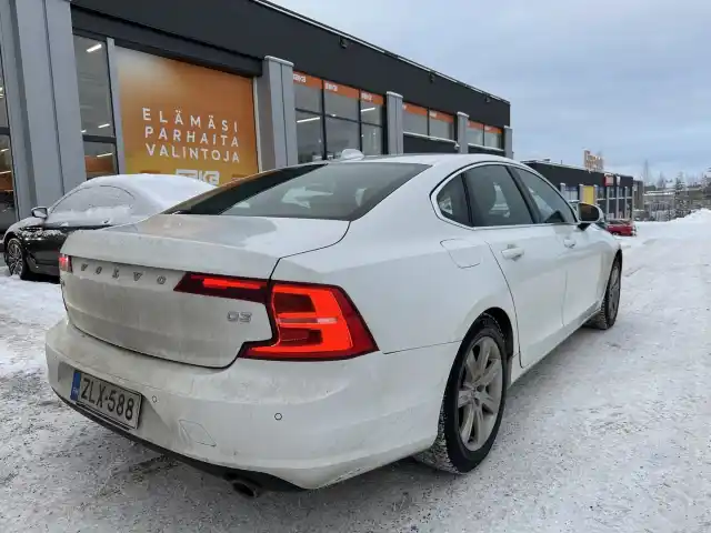 Valkoinen Sedan, Volvo S90 – ZLX-588