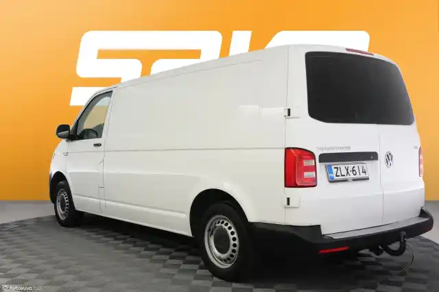 Valkoinen Pakettiauto, Volkswagen Transporter – ZLX-614