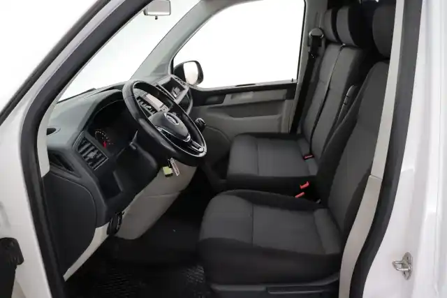 Valkoinen Pakettiauto, Volkswagen Transporter – ZLX-614