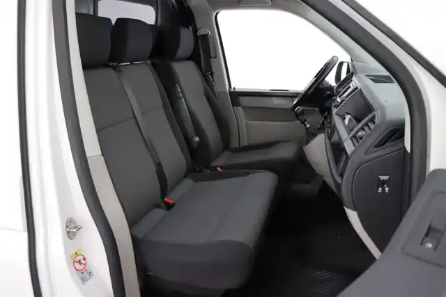 Valkoinen Pakettiauto, Volkswagen Transporter – ZLX-614