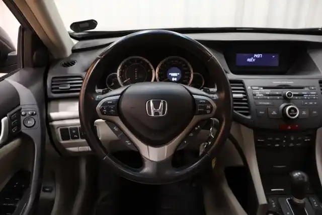 Harmaa Sedan, Honda Accord – ZLY-261
