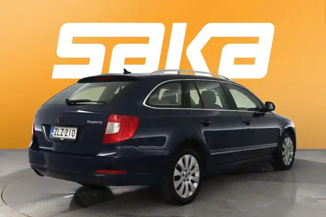 Sininen Farmari, Skoda Superb – ZLZ-210