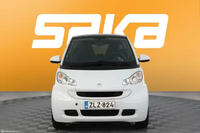 Valkoinen Coupe, smart fortwo – ZLZ-824