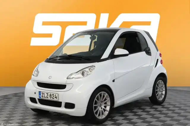 Valkoinen Coupe, smart fortwo – ZLZ-824