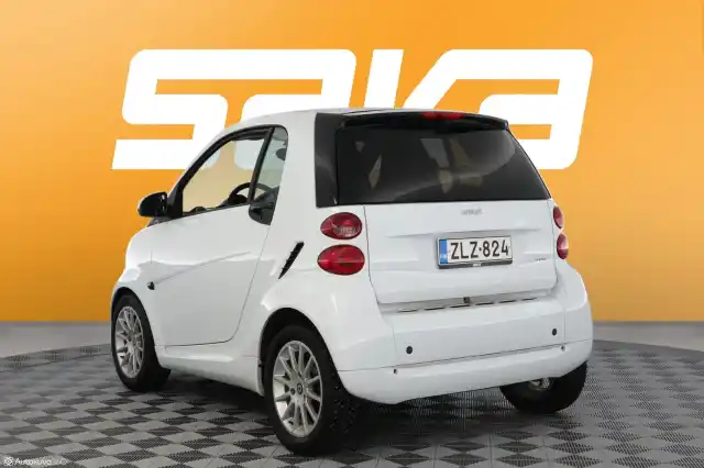 Valkoinen Coupe, smart fortwo – ZLZ-824