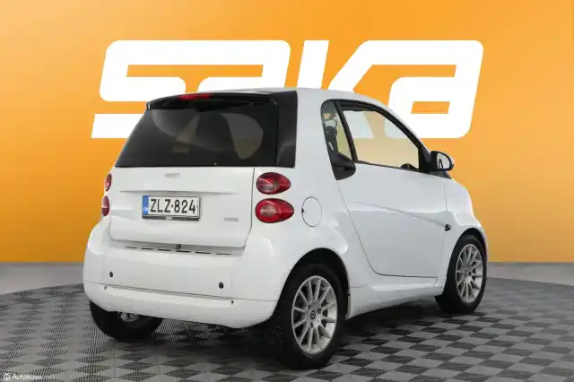 Valkoinen Coupe, smart fortwo – ZLZ-824