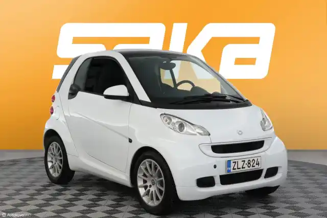 Valkoinen Coupe, smart fortwo – ZLZ-824