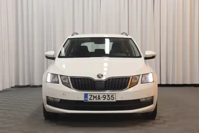 Valkoinen Farmari, Skoda Octavia – ZMA-935