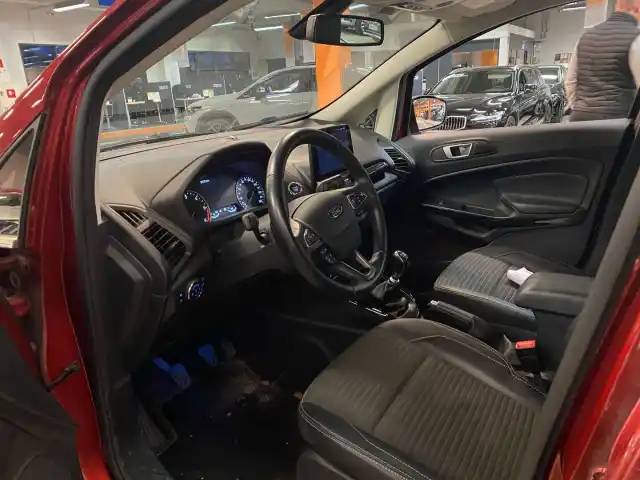 Punainen Maastoauto, Ford Ecosport – ZMB-145