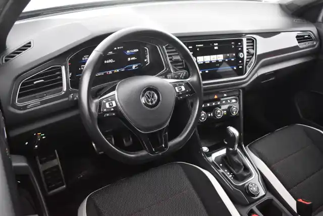 Sininen Maastoauto, Volkswagen T-Roc – ZMB-517