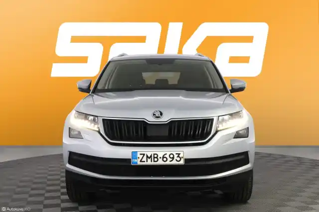 Harmaa Maastoauto, Skoda Kodiaq – ZMB-693
