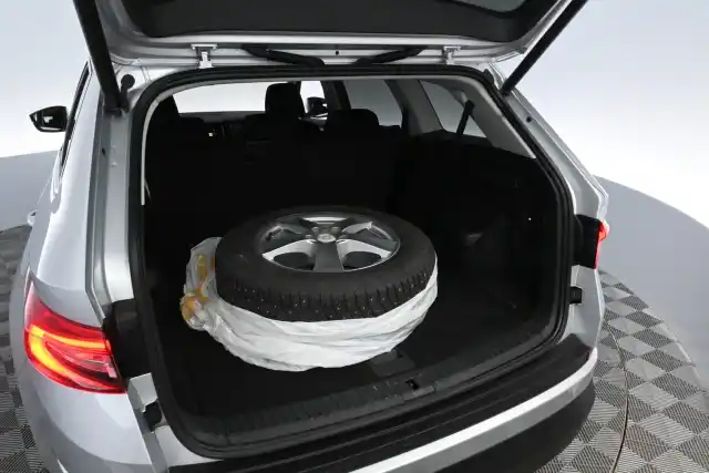 Harmaa Maastoauto, Skoda Kodiaq – ZMB-693
