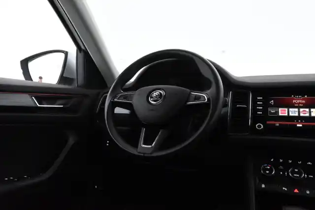 Harmaa Maastoauto, Skoda Kodiaq – ZMB-693