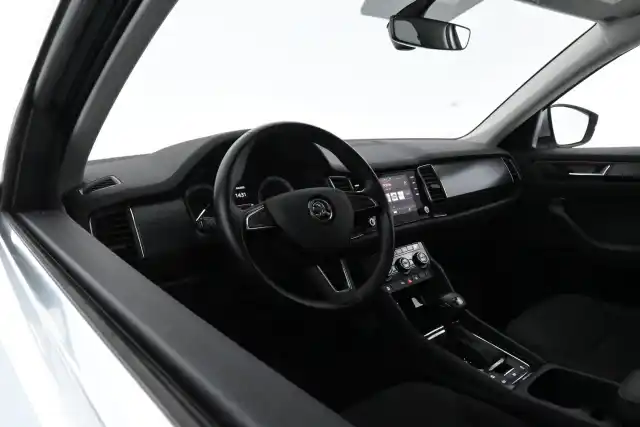 Harmaa Maastoauto, Skoda Kodiaq – ZMB-693