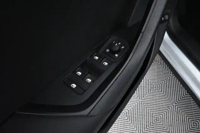 Harmaa Maastoauto, Skoda Kodiaq – ZMB-693