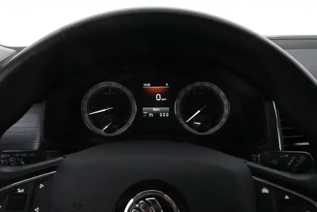 Harmaa Maastoauto, Skoda Kodiaq – ZMB-693