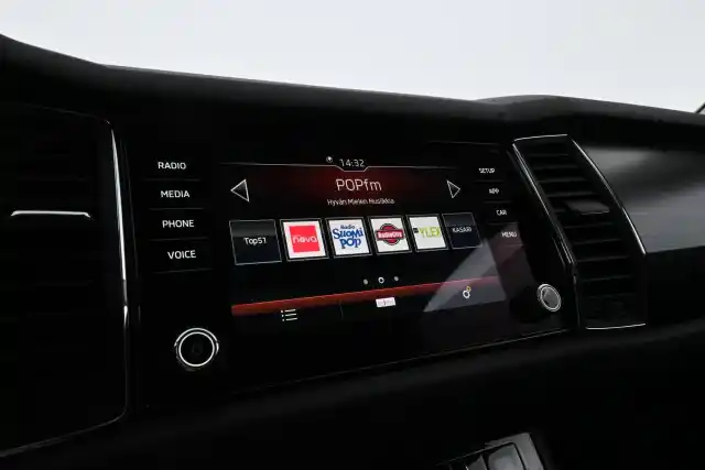 Harmaa Maastoauto, Skoda Kodiaq – ZMB-693