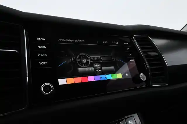 Harmaa Maastoauto, Skoda Kodiaq – ZMB-693