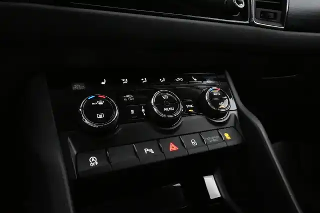 Harmaa Maastoauto, Skoda Kodiaq – ZMB-693