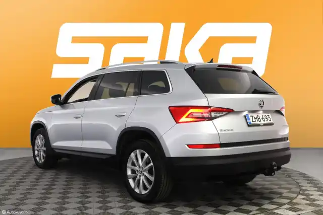Harmaa Maastoauto, Skoda Kodiaq – ZMB-693
