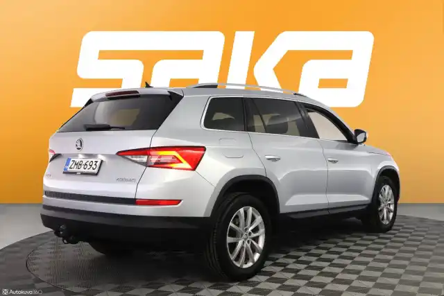 Harmaa Maastoauto, Skoda Kodiaq – ZMB-693