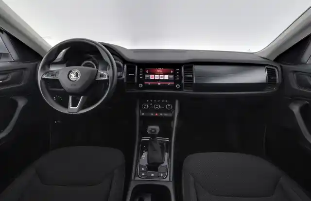 Harmaa Maastoauto, Skoda Kodiaq – ZMB-693