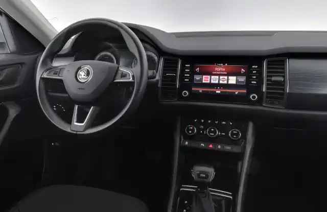 Harmaa Maastoauto, Skoda Kodiaq – ZMB-693