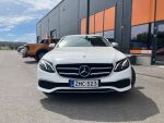 Valkoinen Sedan, Mercedes-Benz E – ZMC-323, kuva 2