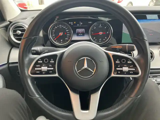 Valkoinen Sedan, Mercedes-Benz E – ZMC-323