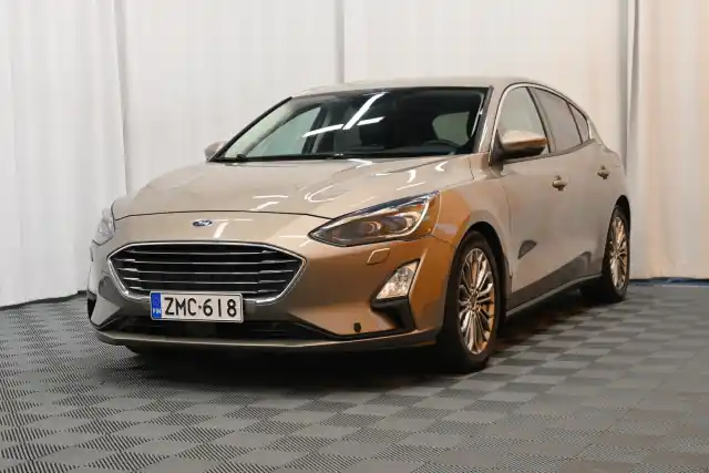 Harmaa Viistoperä, Ford Focus – ZMC-618