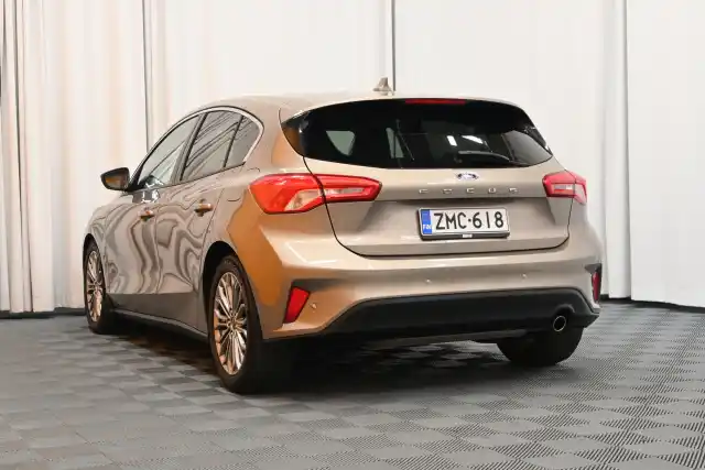 Harmaa Viistoperä, Ford Focus – ZMC-618