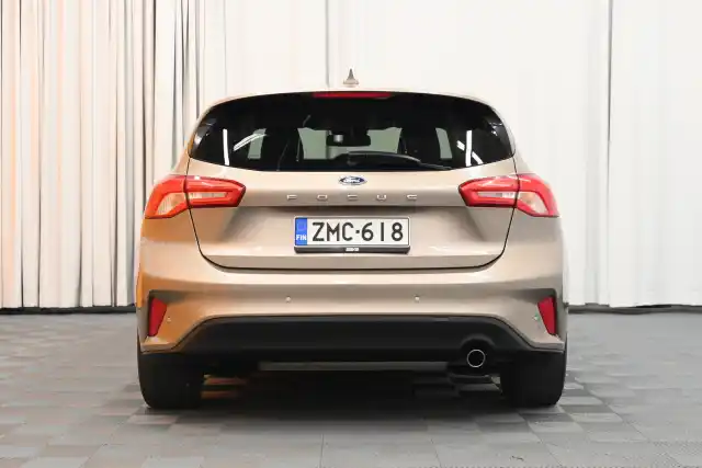 Harmaa Viistoperä, Ford Focus – ZMC-618