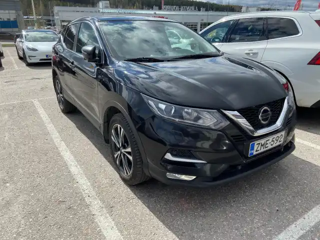 Musta Maastoauto, Nissan Qashqai – ZME-592