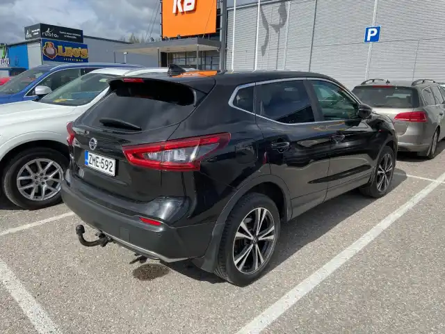 Musta Maastoauto, Nissan Qashqai – ZME-592