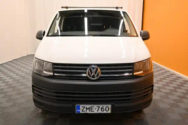 Valkoinen Pakettiauto, Volkswagen Transporter – ZME-760