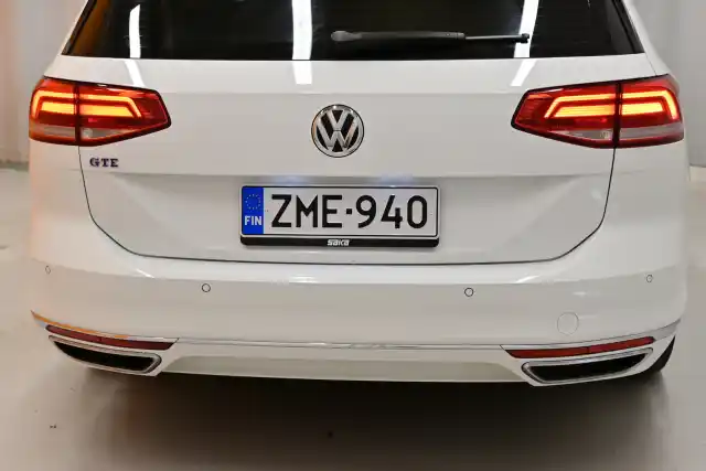 Valkoinen Farmari, Volkswagen Passat – ZME-940