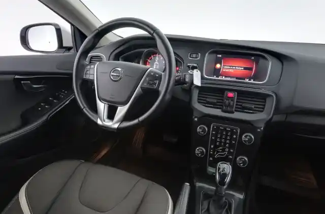 Valkoinen Viistoperä, Volvo V40 – ZMH-358