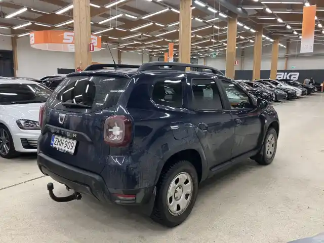 Sininen Maastoauto, Dacia Duster – ZMH-909