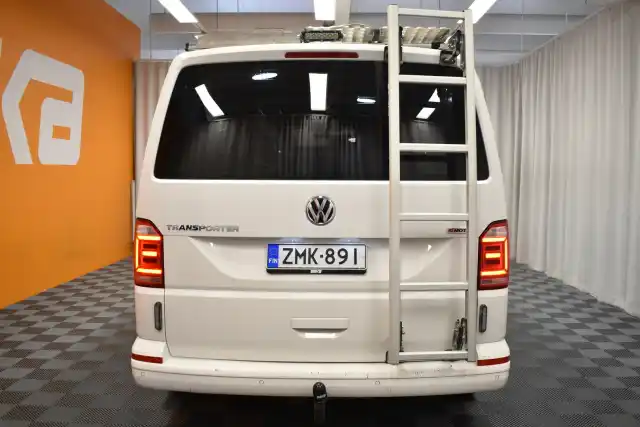 Valkoinen Pakettiauto, Volkswagen Transporter – ZMK-891