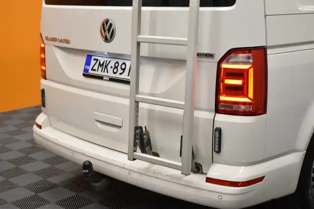 Valkoinen Pakettiauto, Volkswagen Transporter – ZMK-891