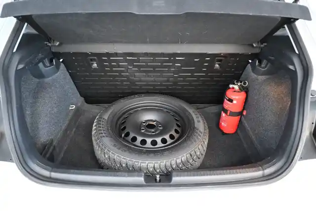 Valkoinen Viistoperä, Volkswagen Polo – ZMP-481