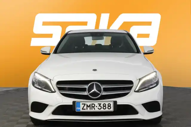 Valkoinen Sedan, Mercedes-Benz C – ZMR-388