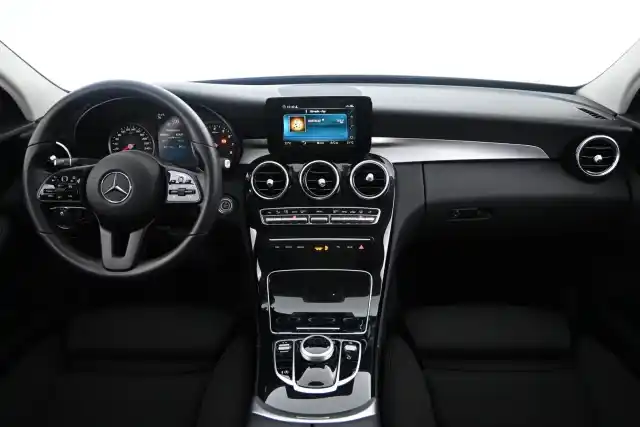 Valkoinen Sedan, Mercedes-Benz C – ZMR-388