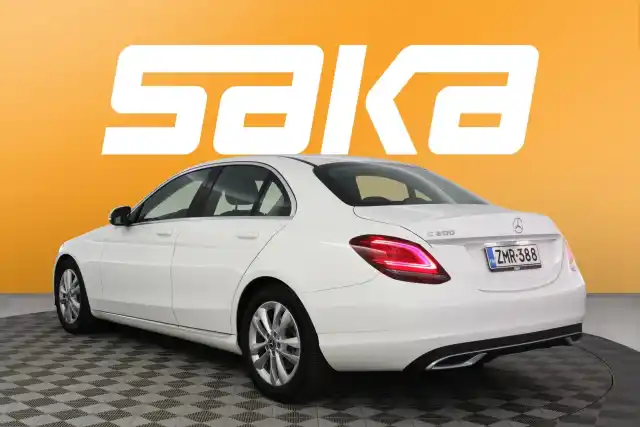 Valkoinen Sedan, Mercedes-Benz C – ZMR-388