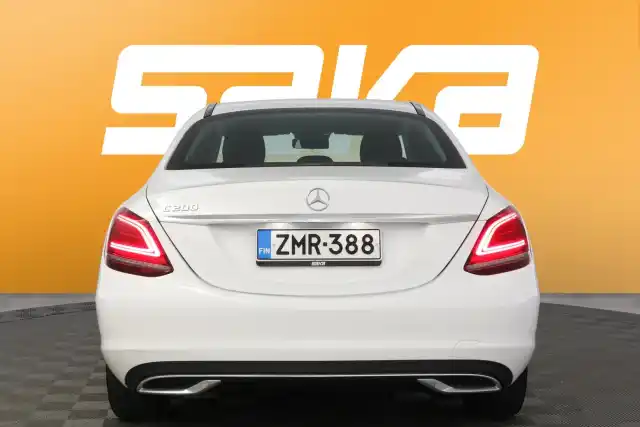 Valkoinen Sedan, Mercedes-Benz C – ZMR-388