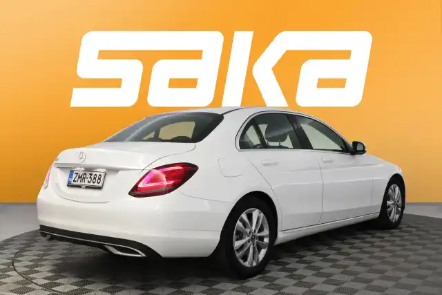 Valkoinen Sedan, Mercedes-Benz C – ZMR-388