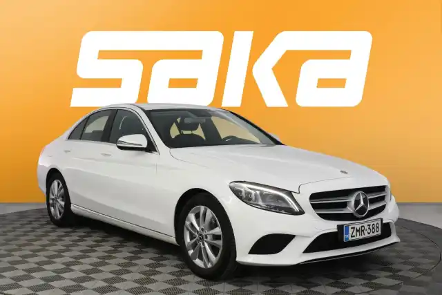 Valkoinen Sedan, Mercedes-Benz C – ZMR-388