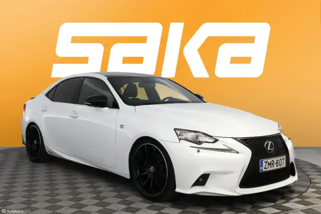 Valkoinen Sedan, Lexus IS – ZMR-807
